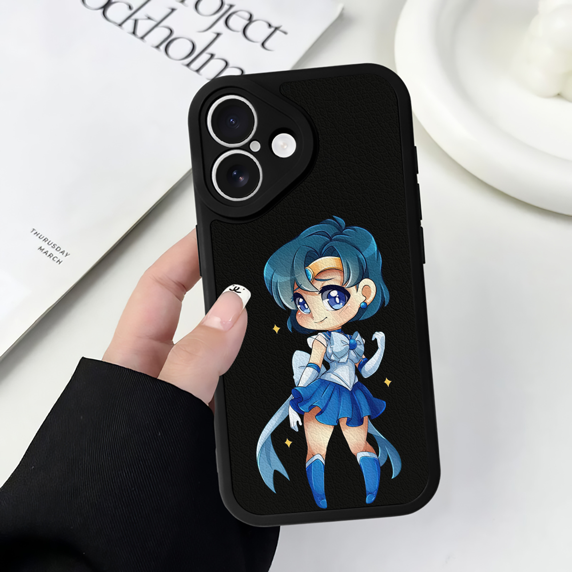 （画像用） 美少女戦士セーラームーン 水野 亜美 みずの あみ Sailor Moon Mizuno Ami 【iPhone 16シリーズ対応】シリコンスマホケース（レザー調） 材質：シリコン